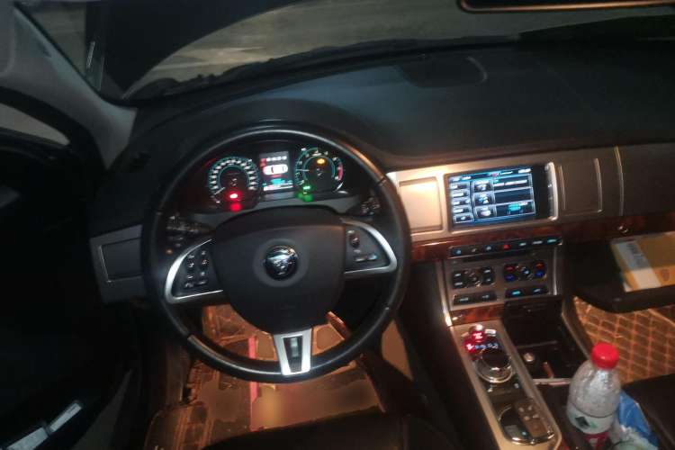 Used Jaguar XF 2014 XF 2.0T Luxury Edition Steering Wheel