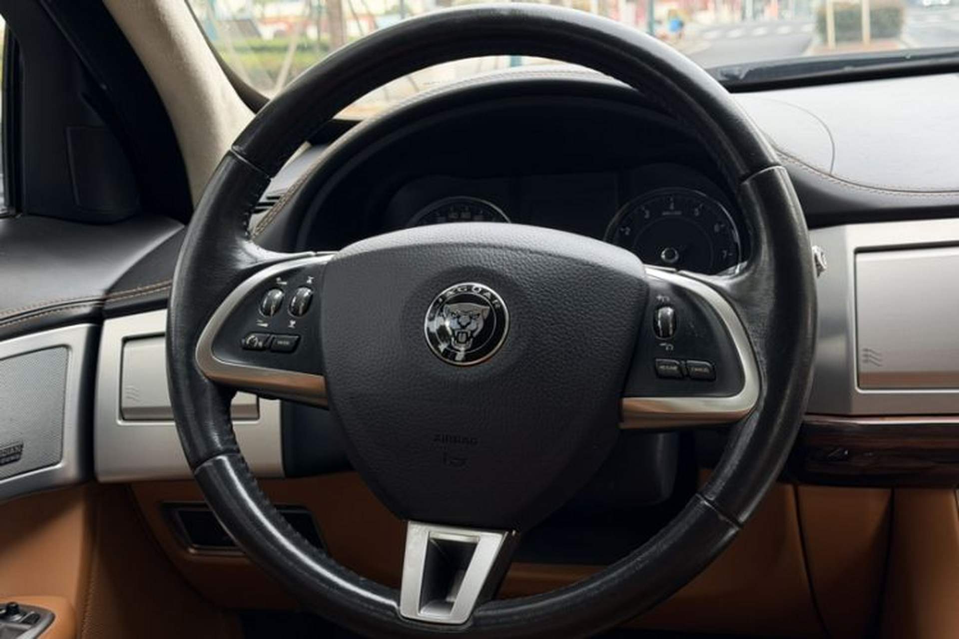 Used Jaguar XF 2014 XF 2.0T Luxury Edition Steering Wheel