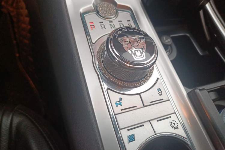 Used Jaguar XF 2014 XF 3.0 SC Elegance Edition Gear Lever