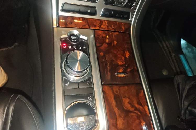 Used Jaguar XF 2014 XF 2.0T Luxury Edition Gear Lever