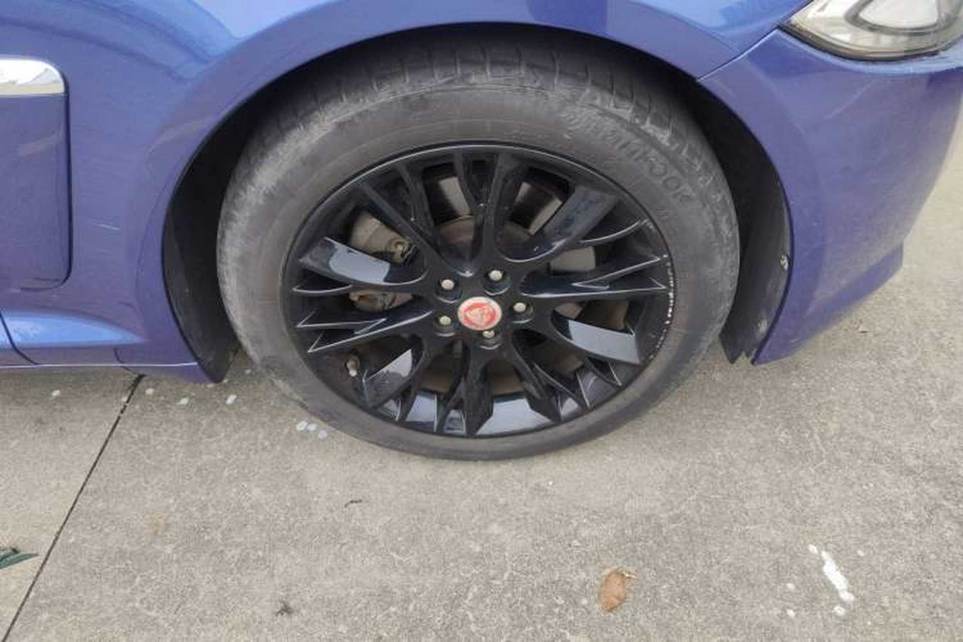 Used Jaguar XF 2014 XF 2.0T Luxury Edition Right Front Wheel Hub