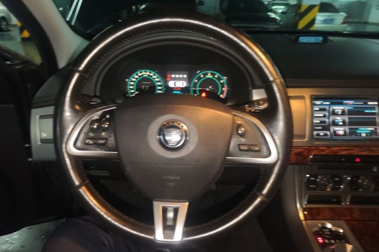 Used Jaguar XF 2014 XF 2.0T Luxury Edition Steering Wheel