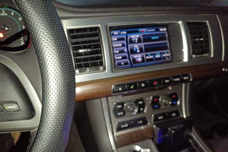 Used Jaguar XF 2014 XF 2.0T Prestige Edition Audio And AC Panel