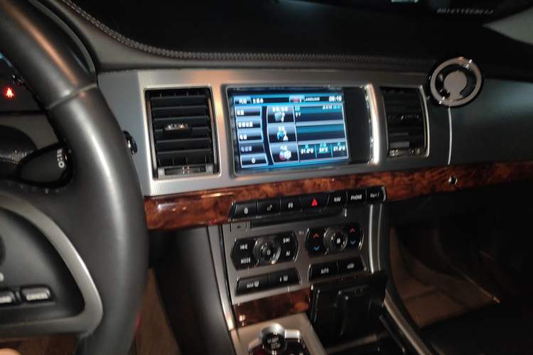 Used Jaguar XF 2014 XF 2.0T Luxury Edition Audio And AC Panel