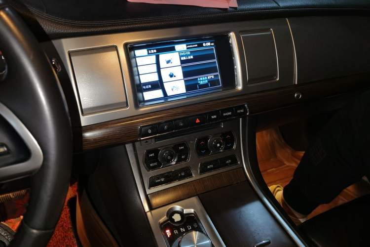 Used Jaguar XF 2014 XF 2.0T Prestige Edition Audio And AC Panel