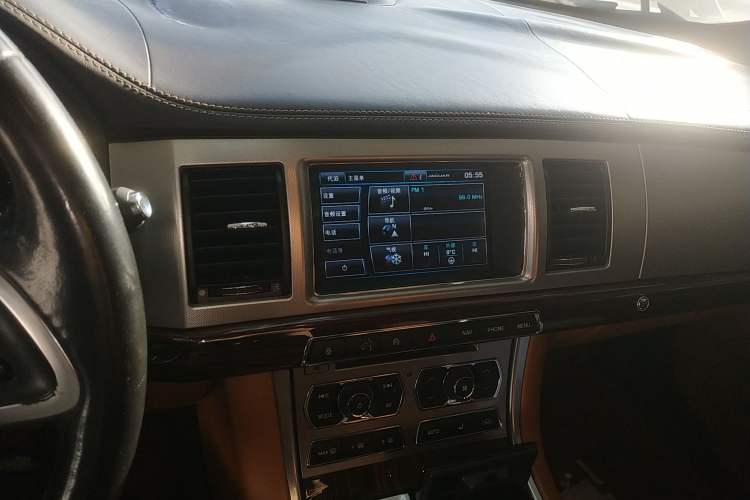 Used Jaguar XF 2014 XF 2.0T Luxury Edition Audio And AC Panel