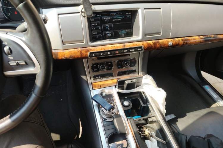 Used Jaguar XF 2014 XF 2.0T Luxury Edition Audio And AC Panel