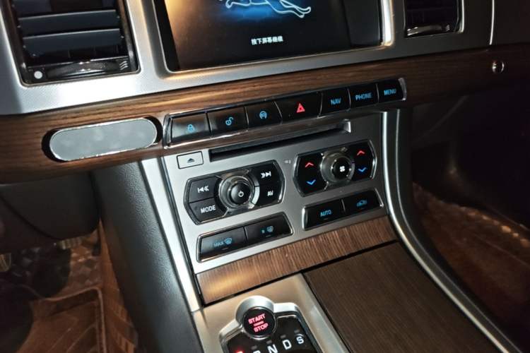 Used Jaguar XF 2014 XF 2.0T Prestige Edition Audio And AC Panel