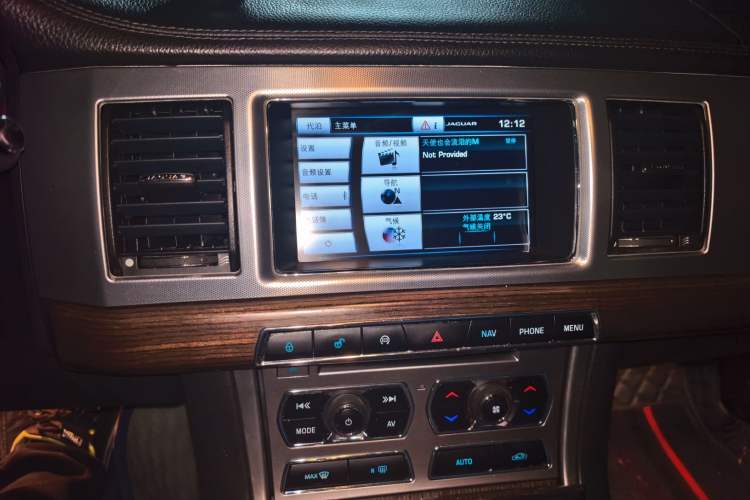 Used Jaguar XF 2014 XF 2.0T Luxury Edition Audio And AC Panel