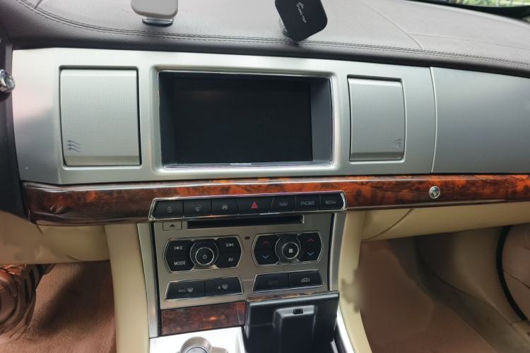 Used Jaguar XF 2014 XF 2.0T Luxury Edition Audio And AC Panel