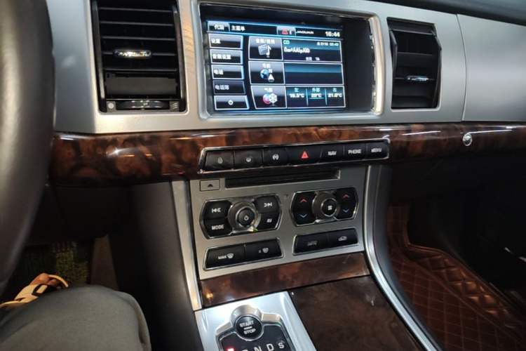 Used Jaguar XF 2014 XF 2.0T Luxury Edition Audio And AC Panel