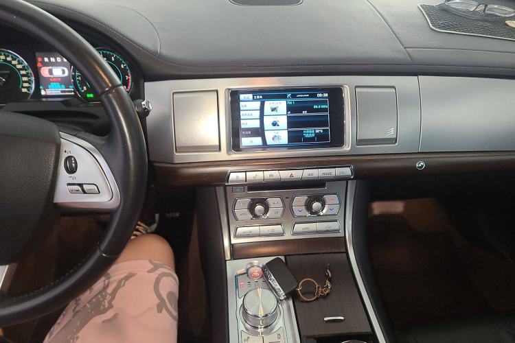 Used Jaguar XF 2014 XF 2.0T Prestige Edition Audio And AC Panel