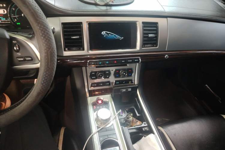 Used Jaguar XF 2014 XF 3.0 SC Luxury Edition Audio And AC Panel