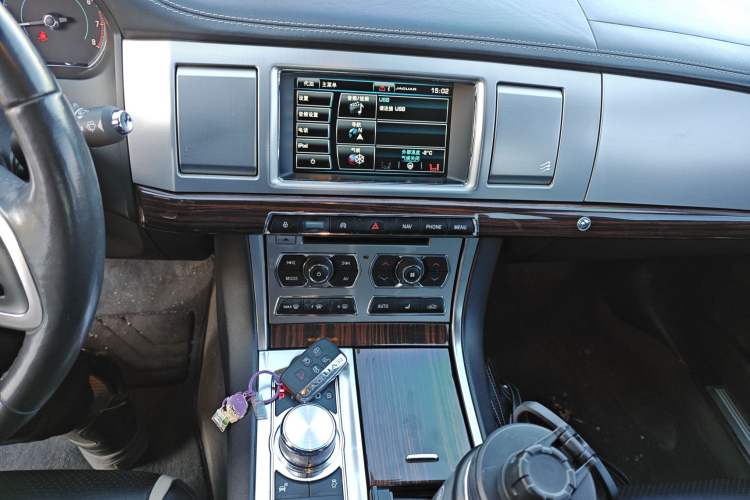 Used Jaguar XF 2014 XF 3.0 SC Luxury Edition Audio And AC Panel