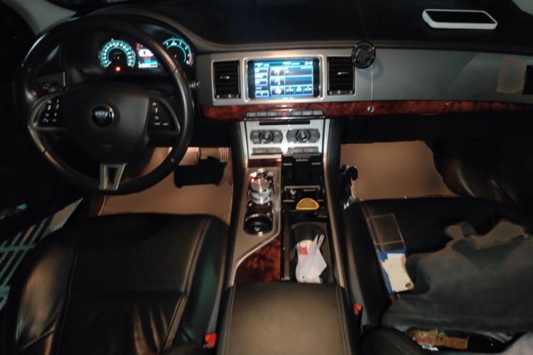 Used Jaguar XF 2014 XF 2.0T Luxury Edition Center Console