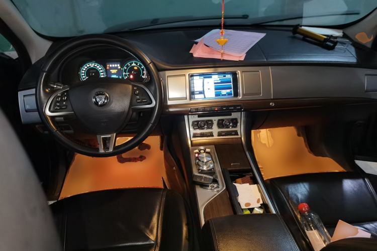Used Jaguar XF 2014 XF 2.0T Prestige Edition Center Console