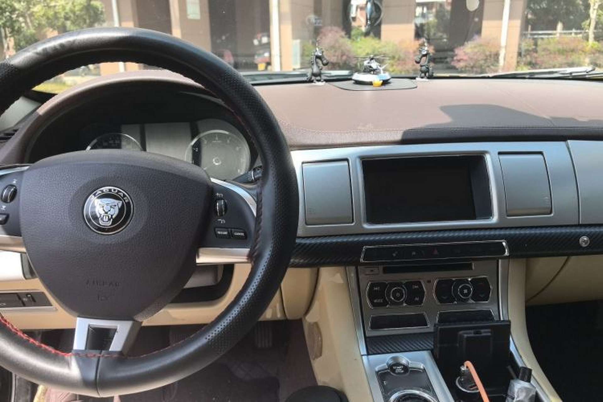 Used Jaguar XF 2014 XF 2.0T Luxury Edition Center Console