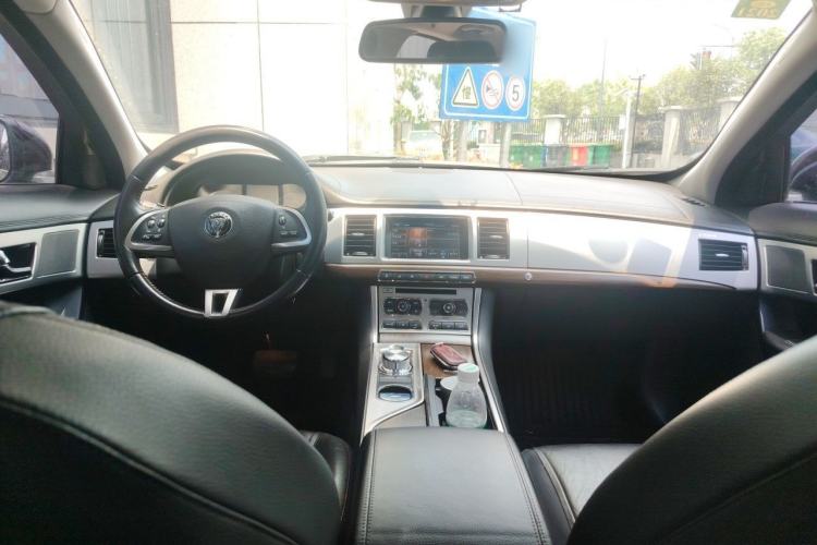 Used Jaguar XF 2014 XF 2.0T Prestige Edition Center Console