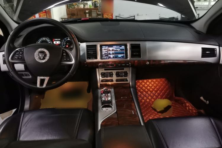 Used Jaguar XF 2014 XF 2.0T Luxury Edition Center Console