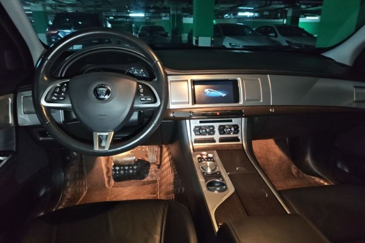 Used Jaguar XF 2014 XF 2.0T Prestige Edition Center Console