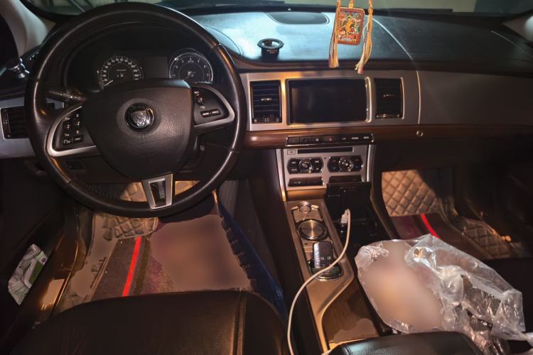 Used Jaguar XF 2014 XF 2.0T Luxury Edition Center Console