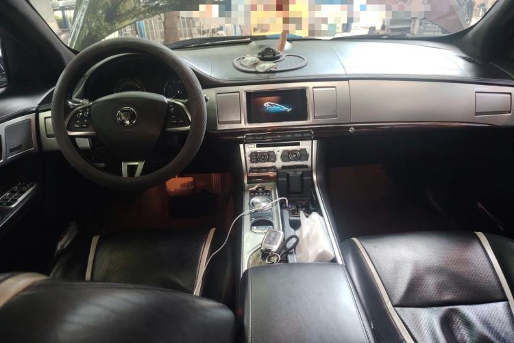 Used Jaguar XF 2014 XF 3.0 SC Luxury Edition Center Console