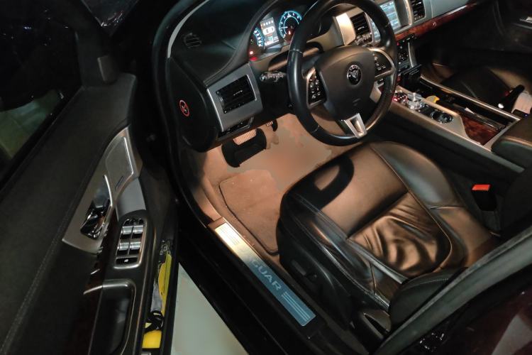 Used Jaguar XF 2014 XF 2.0T Luxury Edition Driver Seat