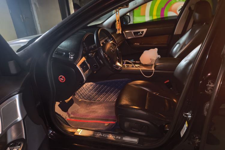 Used Jaguar XF 2014 XF 2.0T Luxury Edition Driver Seat