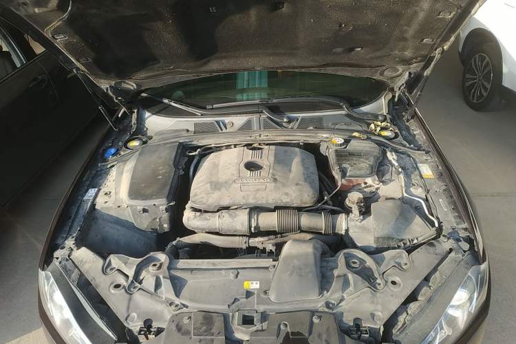 Used Jaguar XF 2014 XF 2.0T Luxury Edition Engine Bay