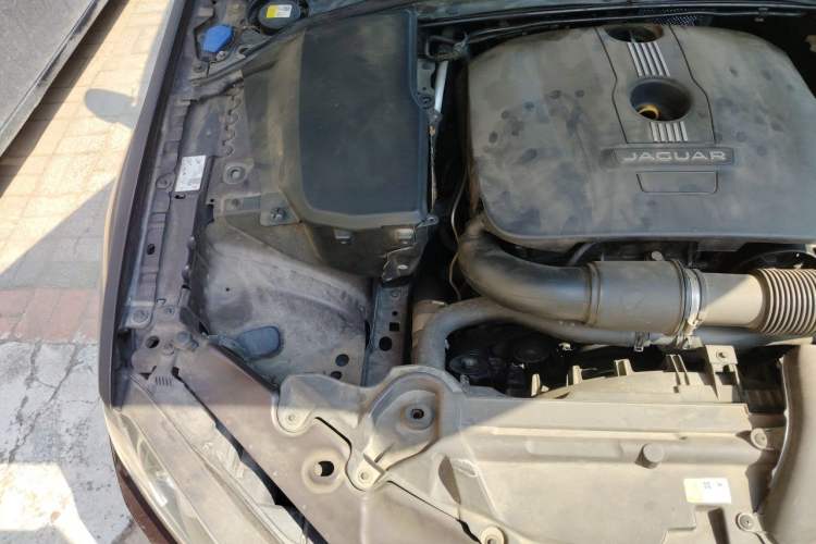 Used Jaguar XF 2014 XF 2.0T Luxury Edition Engine Bay Right