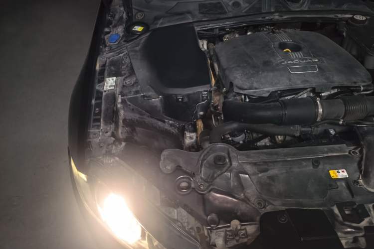 Used Jaguar XF 2014 XF 2.0T Luxury Edition Engine Bay Right
