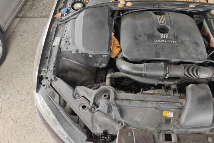 Used Jaguar XF 2014 XF 2.0T Luxury Edition Engine Bay Right