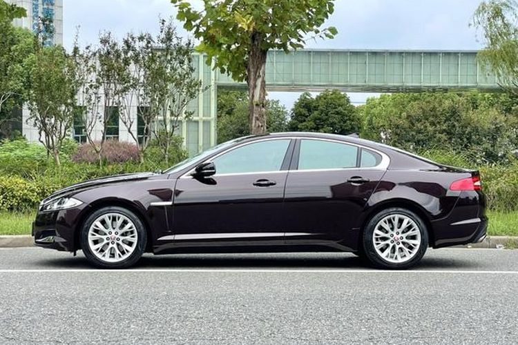 Used Jaguar XF 2014 XF 2.0T Luxury Edition Exterior 2