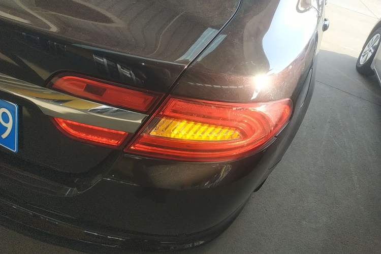 Used Jaguar XF 2014 XF 2.0T Luxury Edition Exterior 3