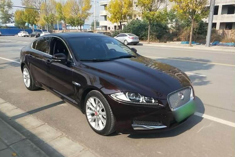 Used Jaguar XF 2014 XF 2.0T Luxury Edition Front Right 45 Deg