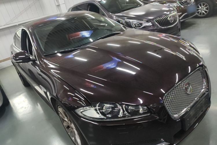 Used Jaguar XF 2014 XF 2.0T Luxury Edition Front Right 45 Deg
