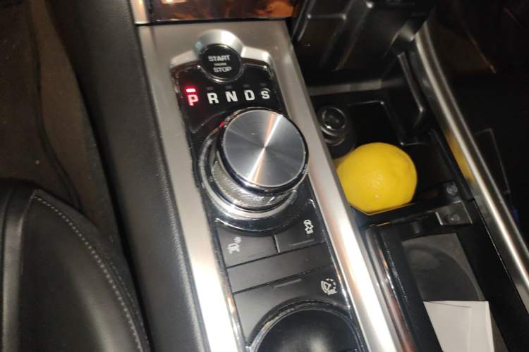 Used Jaguar XF 2014 XF 2.0T Luxury Edition Gear Lever