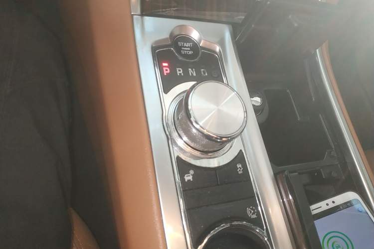 Used Jaguar XF 2014 XF 2.0T Luxury Edition Gear Lever