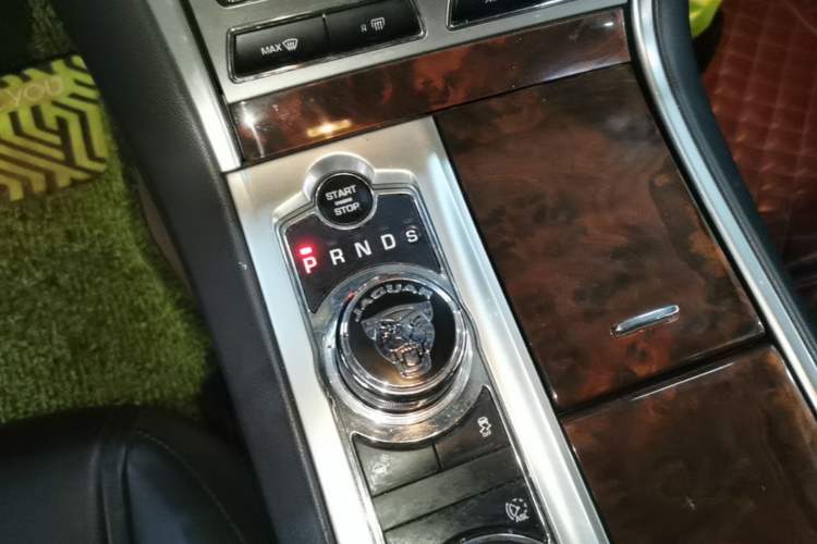 Used Jaguar XF 2014 XF 2.0T Luxury Edition Gear Lever