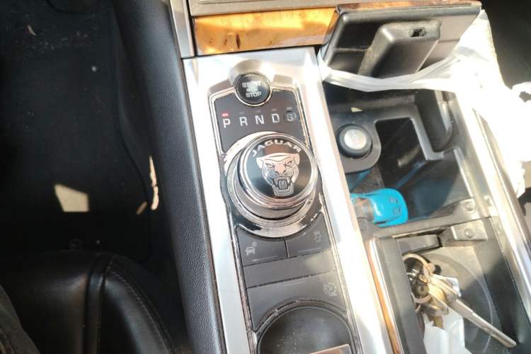 Used Jaguar XF 2014 XF 2.0T Luxury Edition Gear Lever
