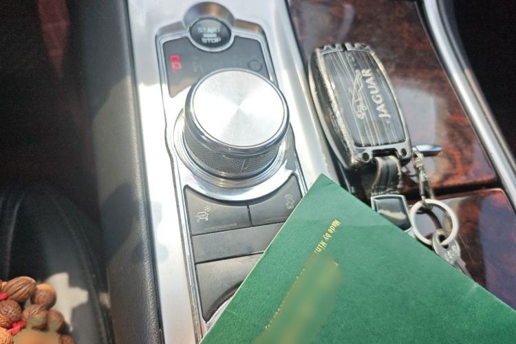 Used Jaguar XF 2014 XF 2.0T Luxury Edition Gear Lever