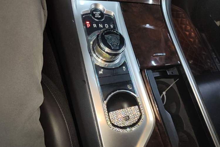 Used Jaguar XF 2014 XF 2.0T Luxury Edition Gear Lever