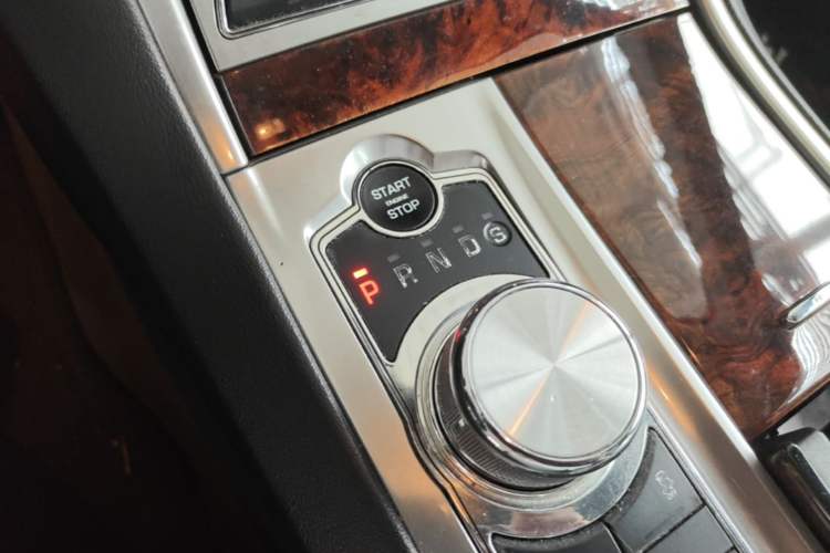 Used Jaguar XF 2014 XF 2.0T Luxury Edition Gear Lever