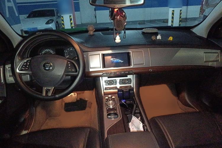 Used Jaguar XF 2014 XF 2.0T Prestige Edition Interior 2