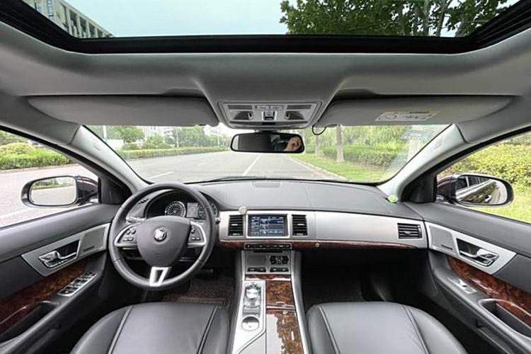 Used Jaguar XF 2014 XF 2.0T Luxury Edition Interior 2