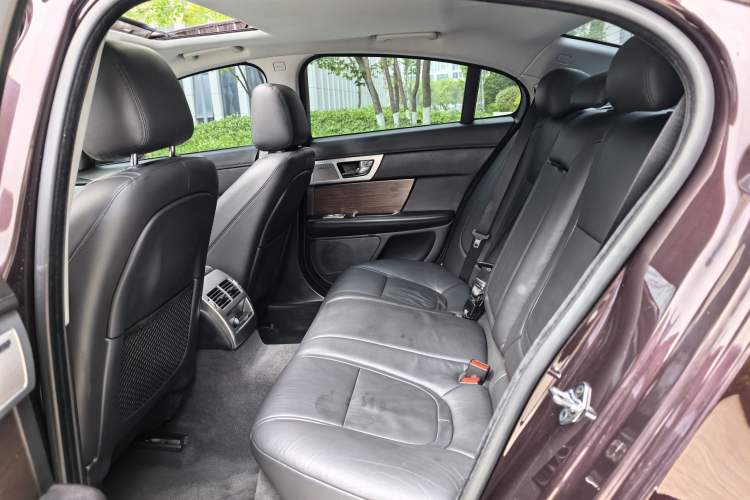 Used Jaguar XF 2014 XF 2.0T Prestige Edition Interior 2