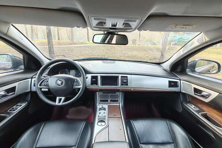 Used Jaguar XF 2014 XF 2.0T Prestige Edition Interior 2