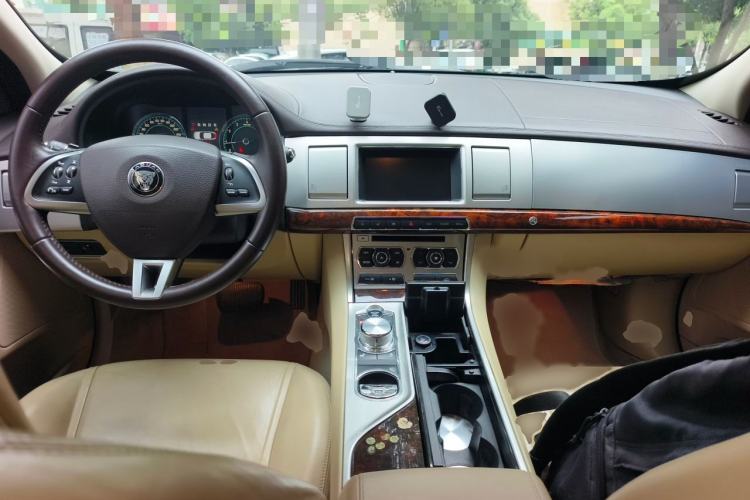 Used Jaguar XF 2014 XF 2.0T Luxury Edition Interior 2