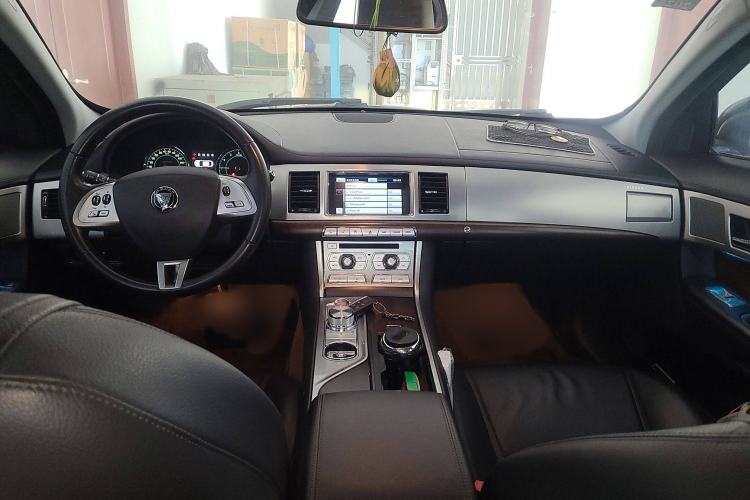 Used Jaguar XF 2014 XF 2.0T Prestige Edition Interior 2