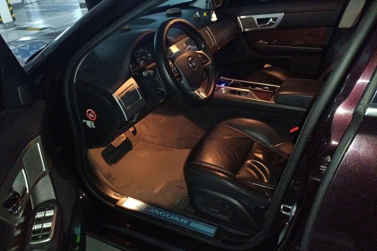 Used Jaguar XF 2014 XF 2.0T Prestige Edition Interior 3